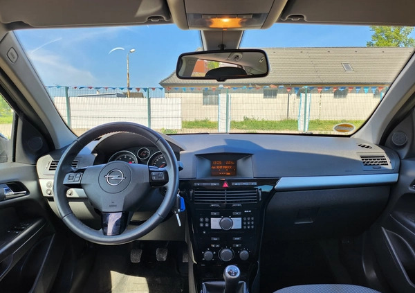 Opel Astra cena 18900 przebieg: 222929, rok produkcji 2010 z Piła małe 466